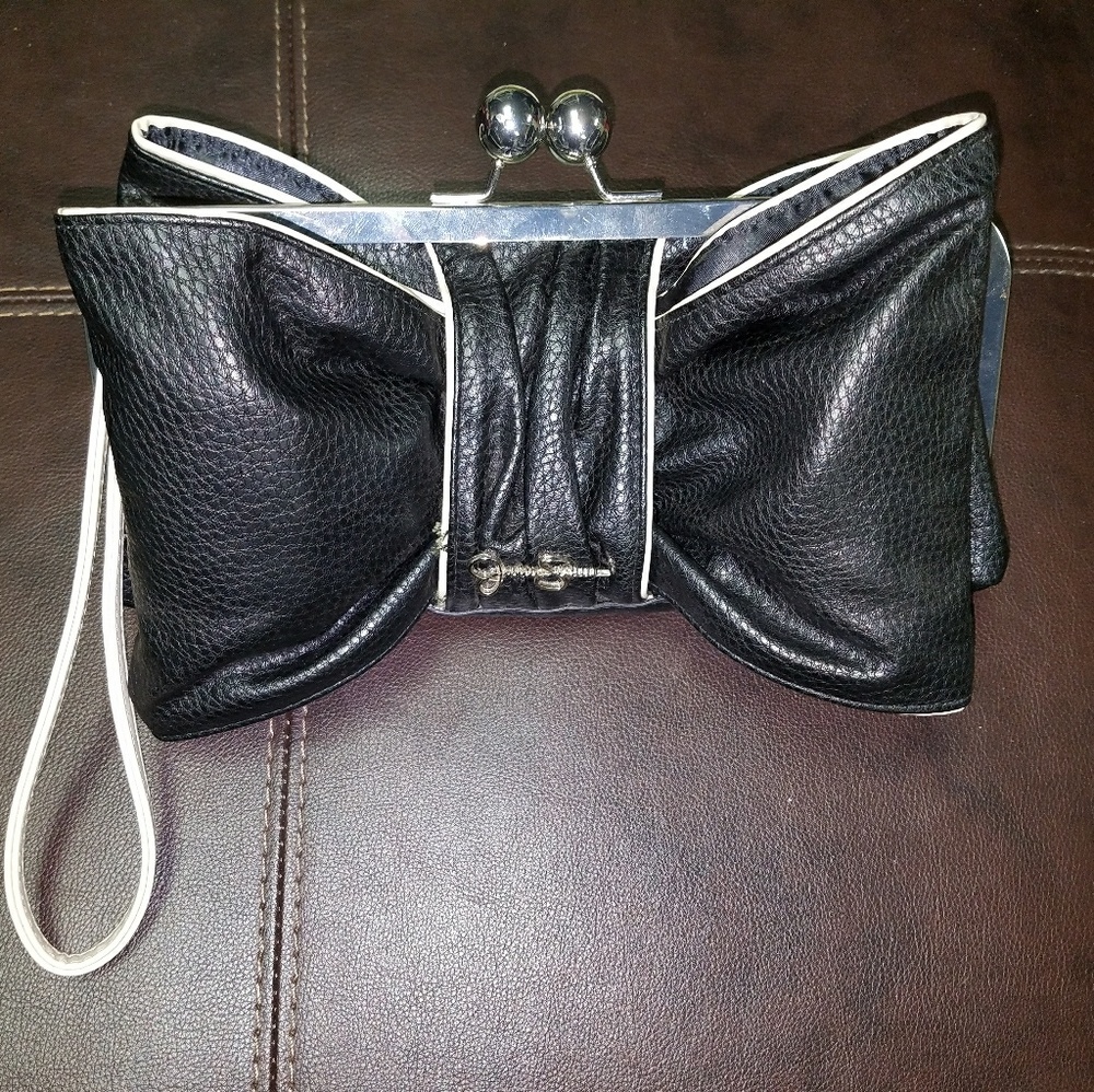 JS BLACK BOW CLUTCH/WRISTLET